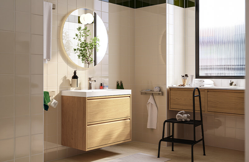 IKEA - Bol depolama alanı yaratan modern bir banyo renovasyonu