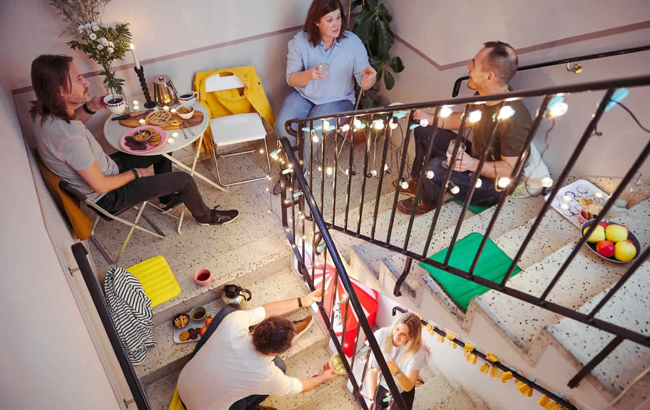 IKEA - Yağmurlu bir günü komşularla kurtarmak