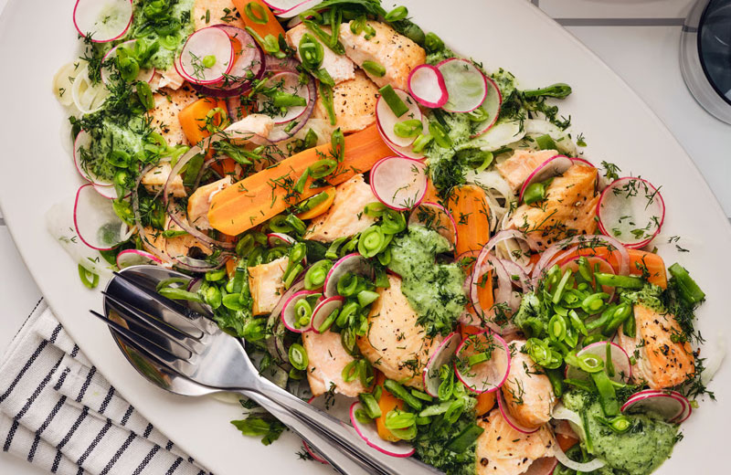 IKEA - Sarımsak soslu somon ve sebze salatası