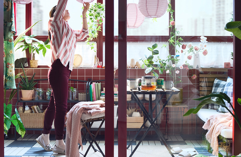 IKEA - Küçük bir balkonun büyük bir yaşam alanına dönüşümü 