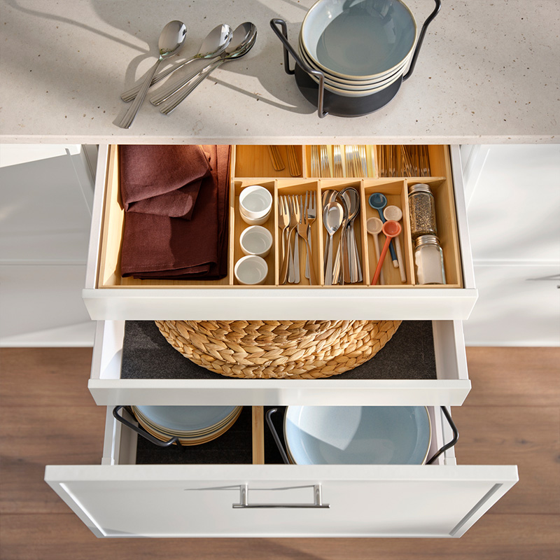 IKEA-akilli depolamaya alan yaratan minimalist bir mutfak 4