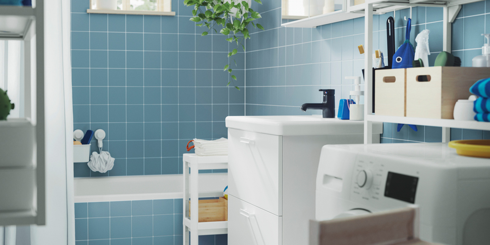 IKEA-beyaz ve mavinin ferahligini yasitan kucuk banyo 1