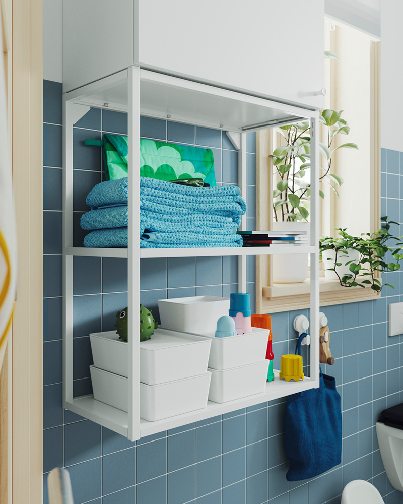 IKEA-beyaz ve mavinin ferahligini yasitan kucuk banyo 2