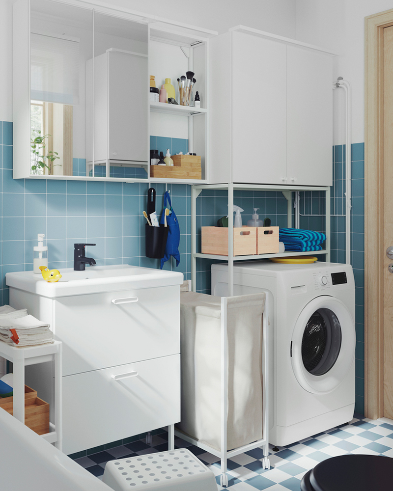 IKEA-beyaz ve mavinin ferahligini yasitan kucuk banyo 8