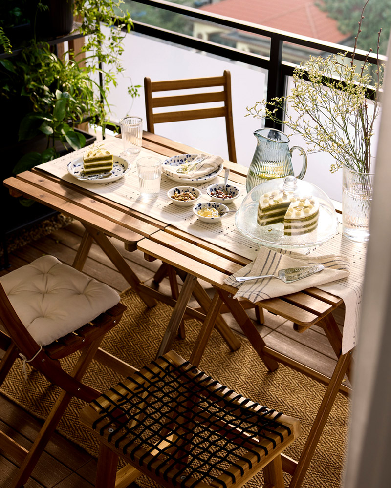 IKEA-bitkiler ve sakinlik iceren kucuk bir balkon 7