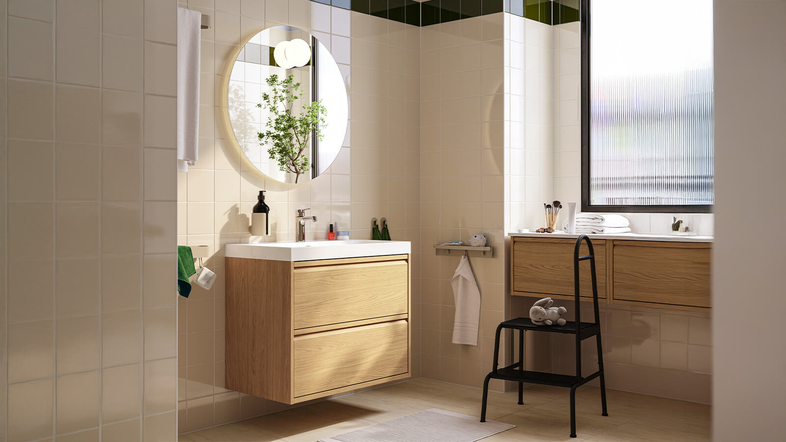 IKEA-bol depolama alani yaratan modern bir banyo renovasyonu 01