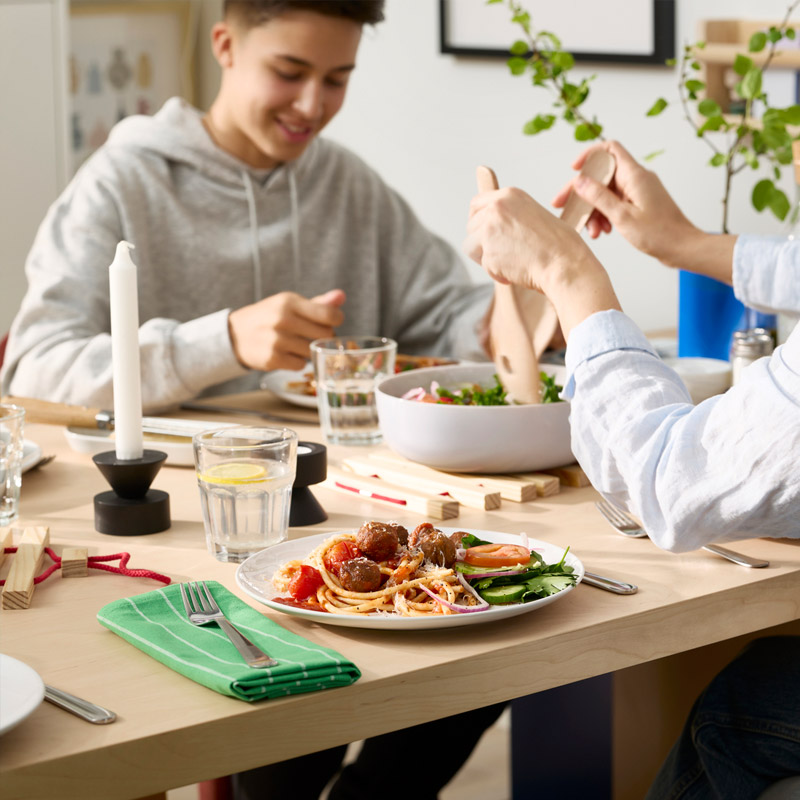 IKEA-buyuk bir mutfak masasi 7