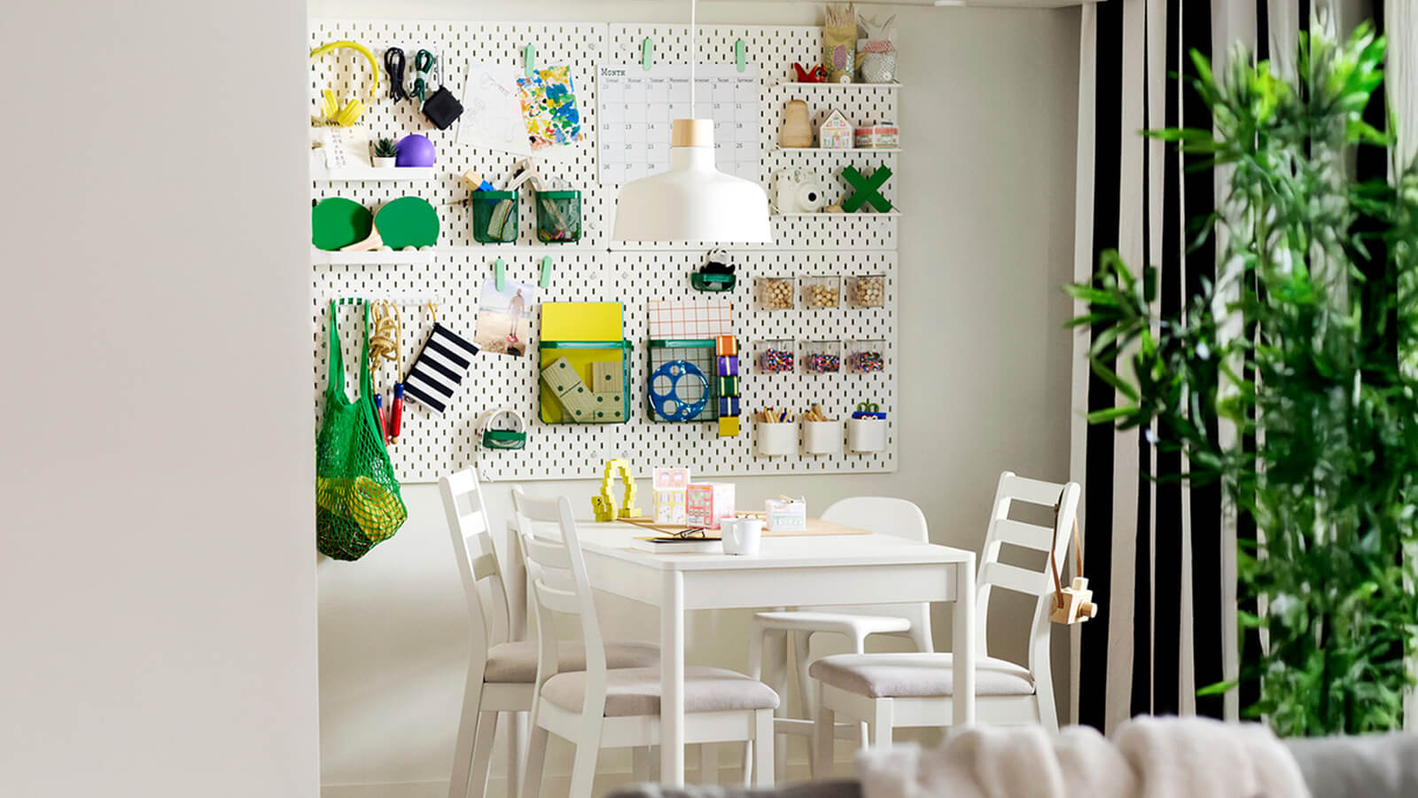 IKEA-calisma alanindan yemek alanina donusen yemek odasi 01