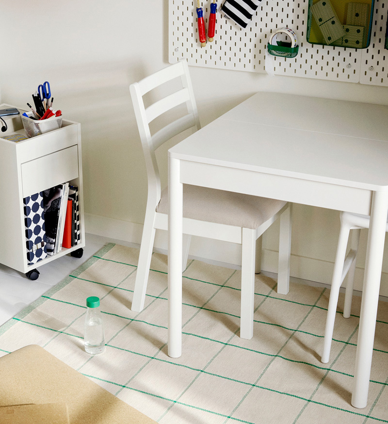 IKEA-calisma alanindan yemek alanina donusen yemek odasi 02