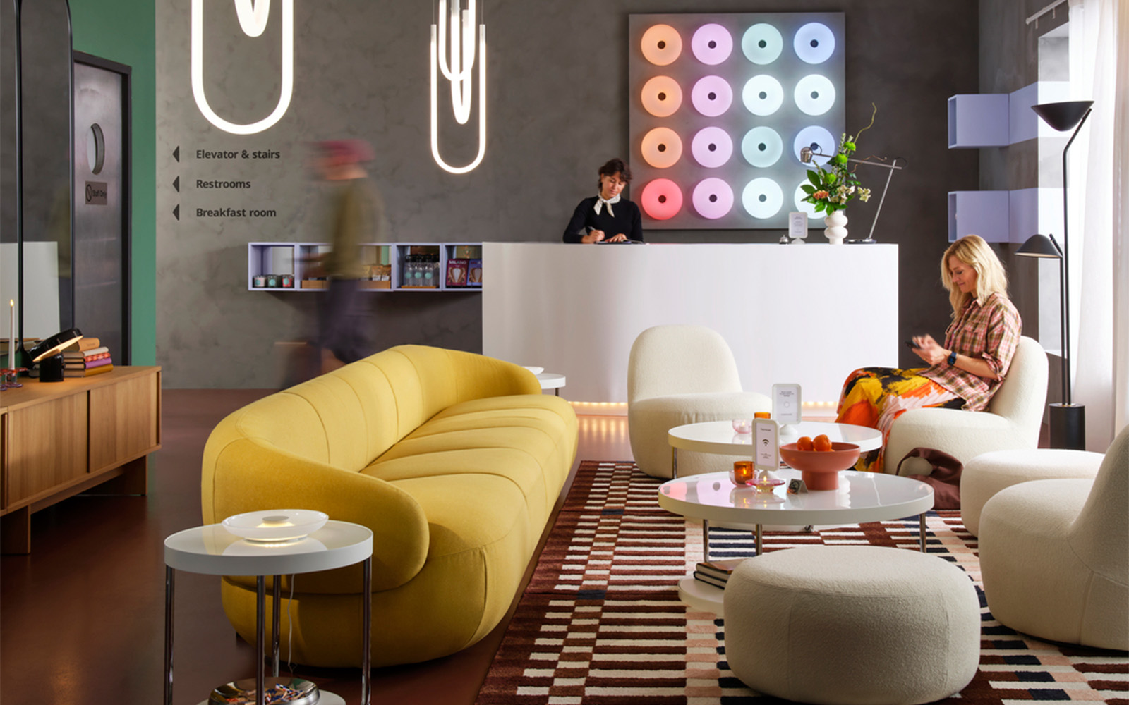 IKEA-dikkatleri uzerine ceken bir otel lobisi tasarimi 01