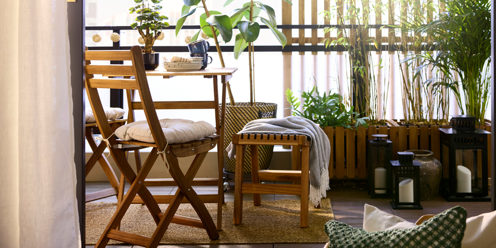 IKEA-dusuk bir butceyle kucuk bir balkon 1