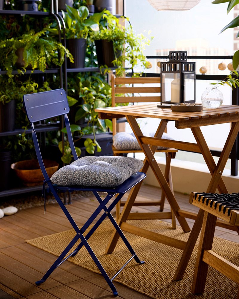 IKEA-dusuk bir butceyle kucuk bir balkon 2
