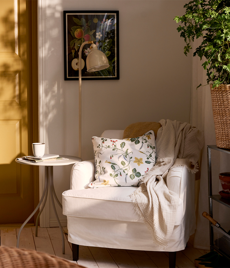 IKEA-koltuktan kahve lekesi nasil cikar 3