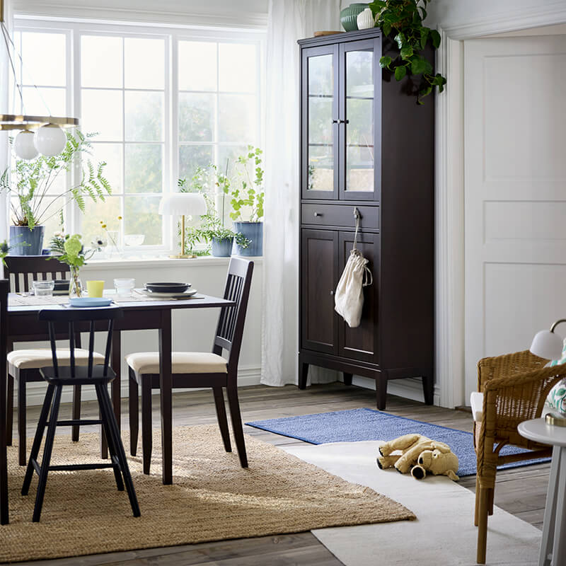 IKEA-kucuk buyuk tum aile bulusmalari icin geleneksel stilde bir yemek odasi 07