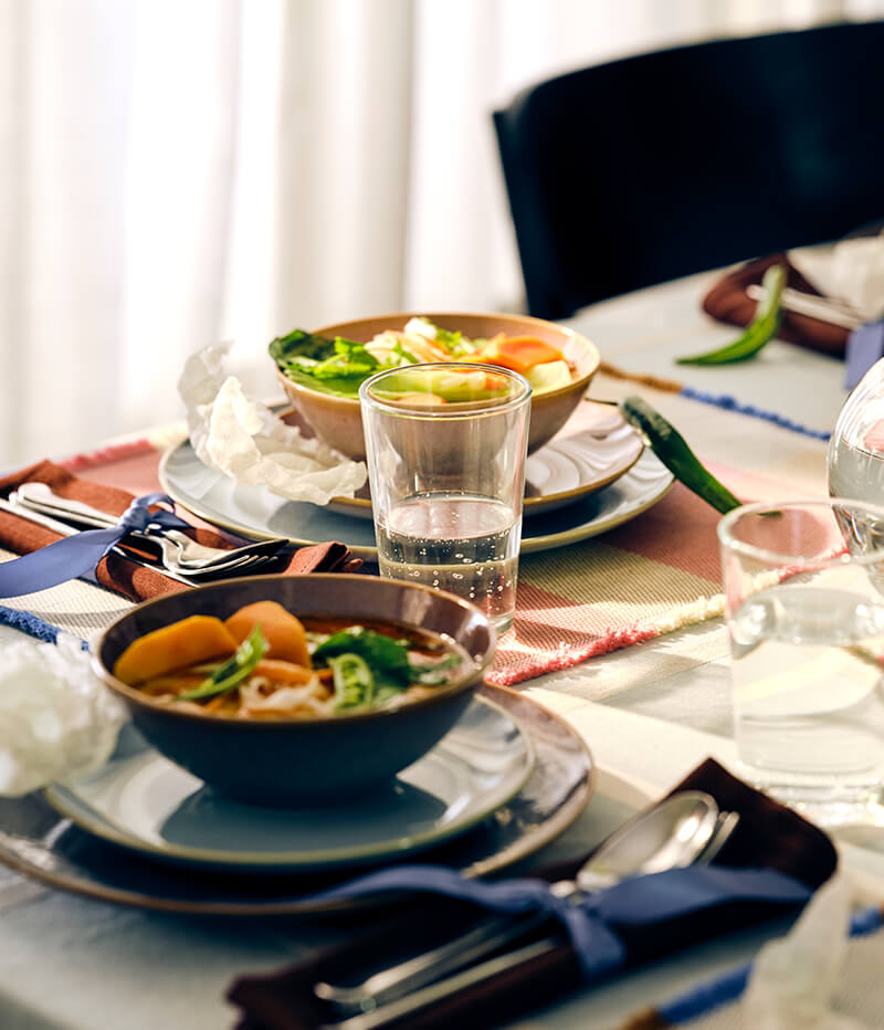 IKEA-iyi organize edilmis ve esnek bir aile yemek odasi 04