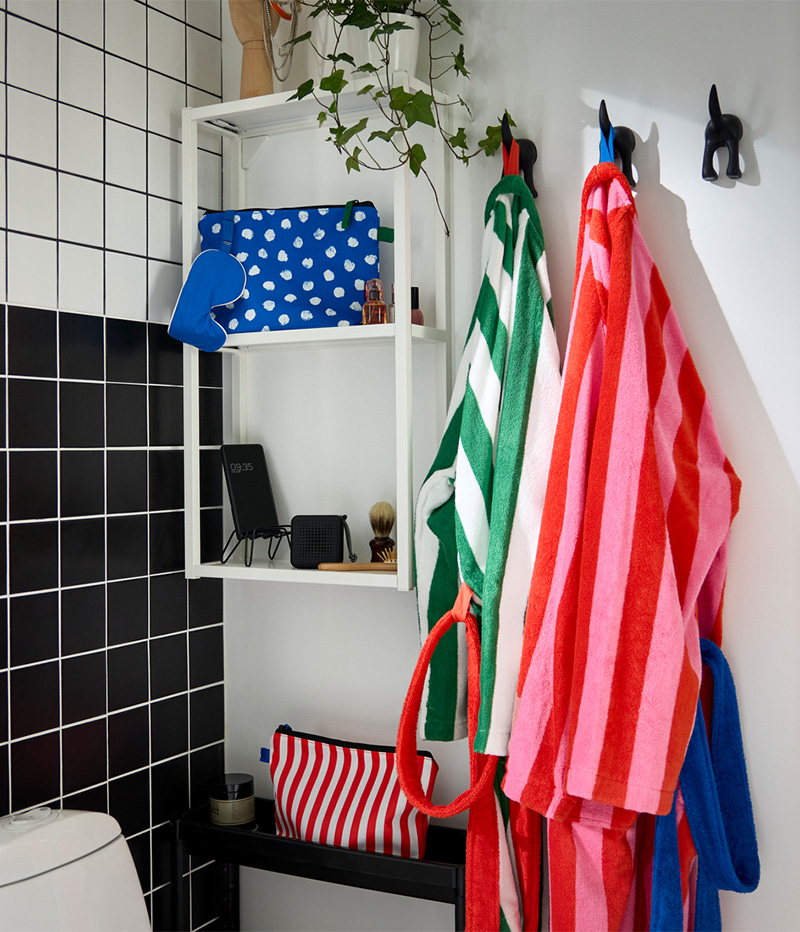 IKEA-siyah beyaz kucuk aile banyosu 04