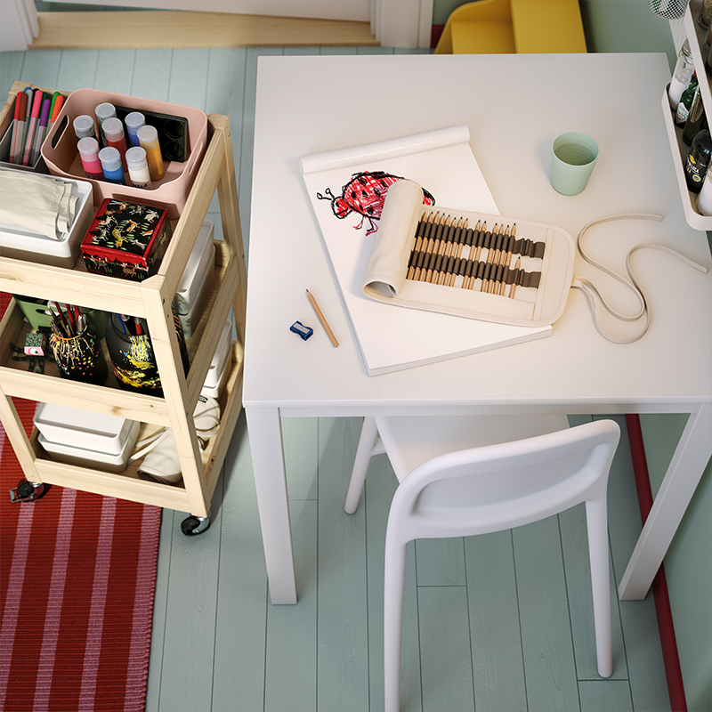 IKEA-yer tasarrufu saglayan fikirlerle buyuk bir mutfak 07