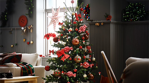 IKEA Çam Ağaçları ve Süsler