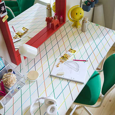 IKEA-lagkapten spand cok renkli calisma masasi