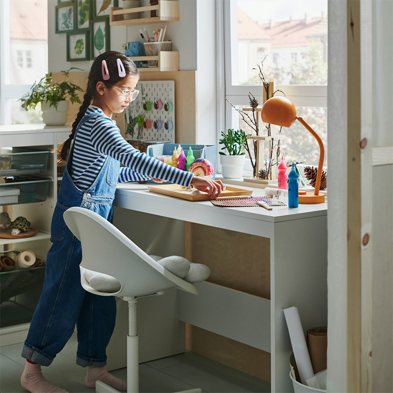 IKEA-lastare calisma masasi