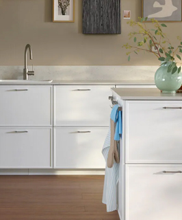 IKEA-kisisel dokunuslara alan yaratan minimalist bir mutfak