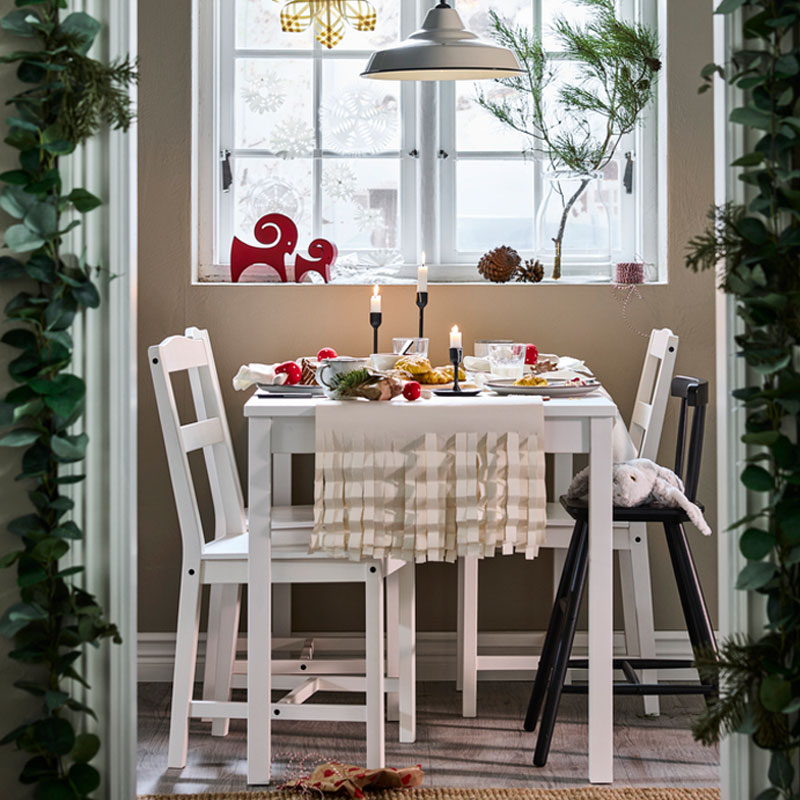 IKEA-hauga beyaz mutfak masasi