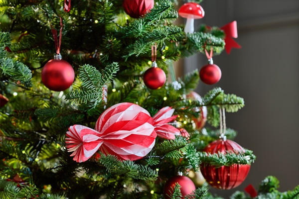 IKEA-vinterfint kirmizi beyaz agac susu