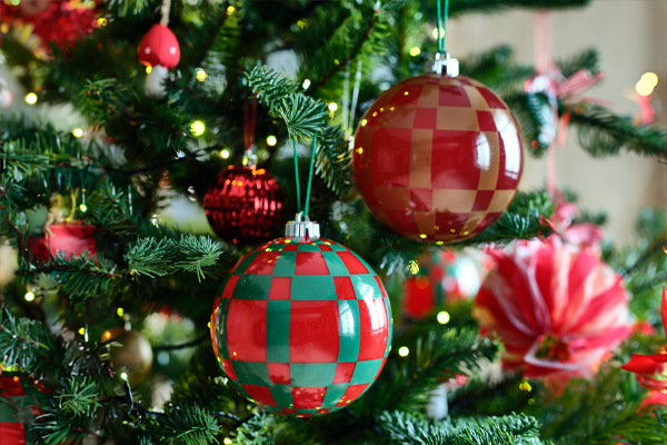 IKEA-vinterfint kirmizi yesil agac susu