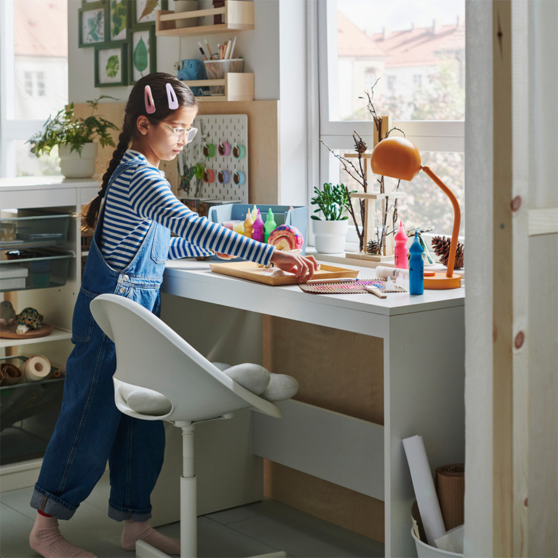 IKEA-lastare calisma masasi