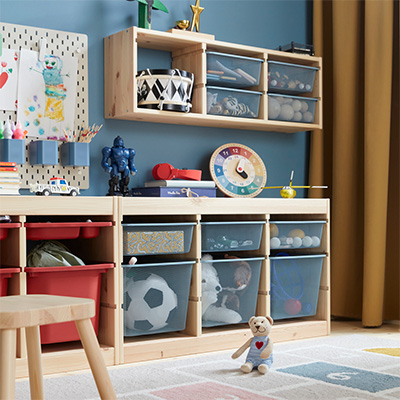IKEA-trofast cam mavi cocuk duvar rafi