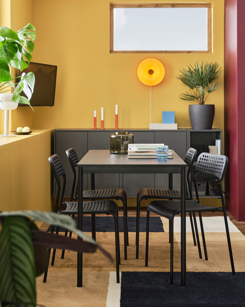 IKEA-sandsberg adde siyah sandalyeli mutfak masasi takimi