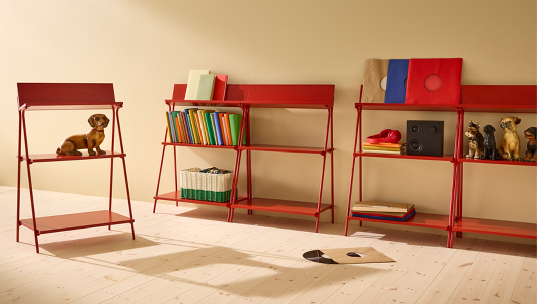 IKEA-kronikor kirmizi raf unitesi