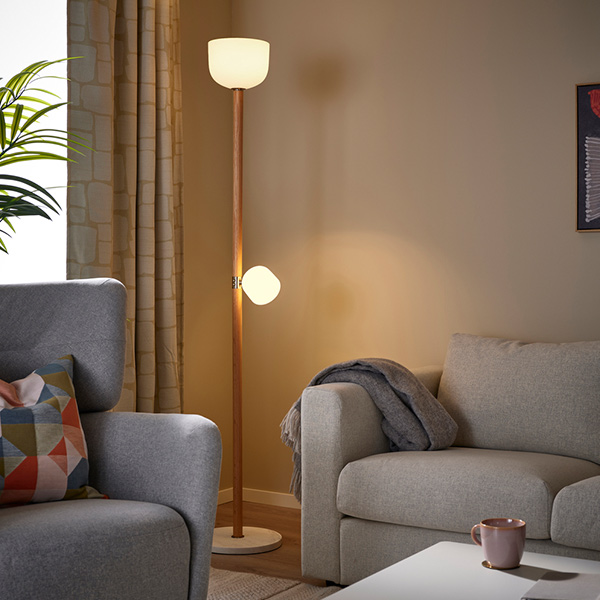 IKEA-mossplym yer ve okuma lambasi