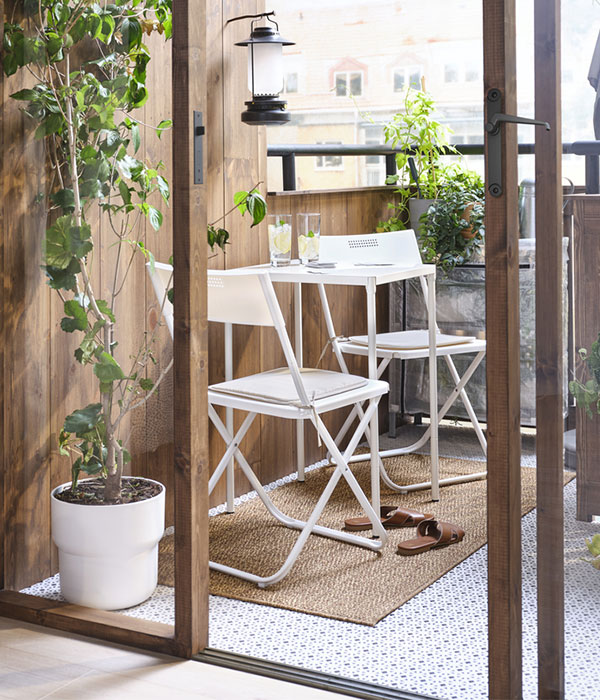 IKEA-fejan beyaz balkon masasi