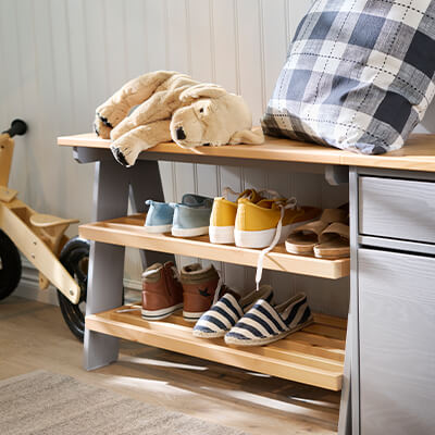 IKEA-kallso gri bank ve ayakkabilik 01