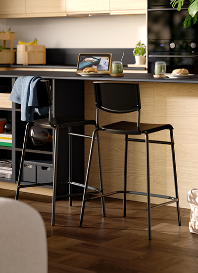 IKEA-stig siyah bar sandalyesi 01