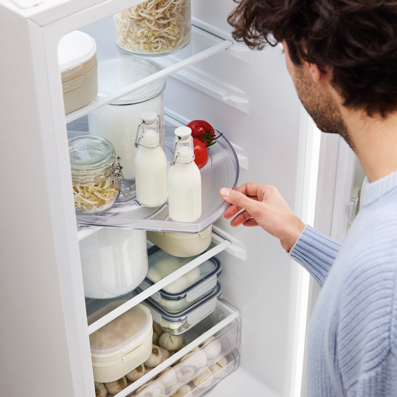 IKEA-snurrad seffaf buzdolabi icin donen tabla