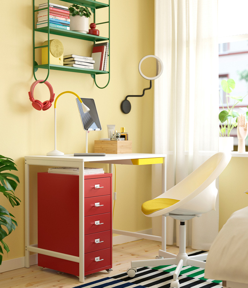 IKEA-enkroken calisma masasi