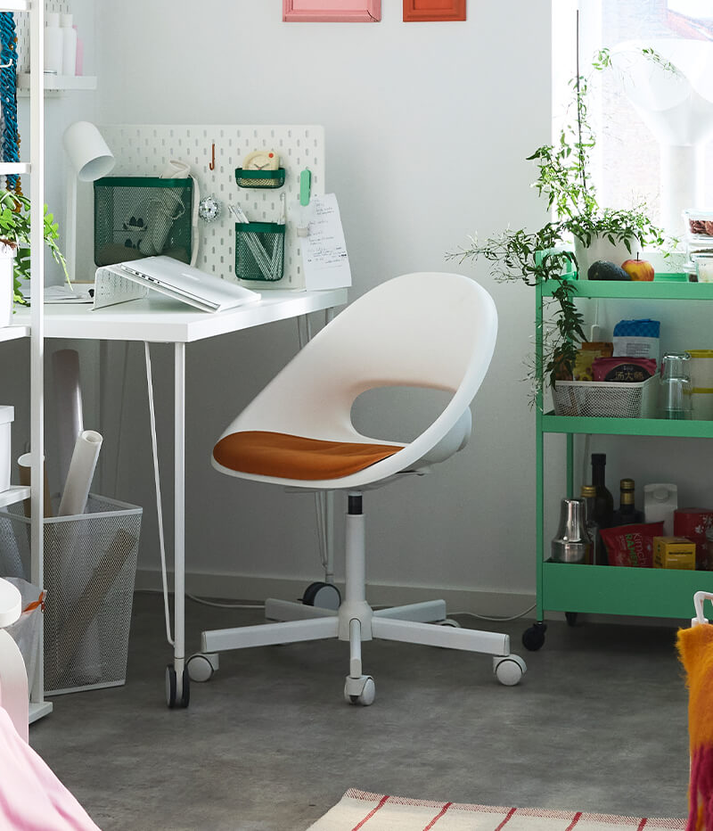 IKEA-loberget malskar beyaz calisma sandalyesi 01