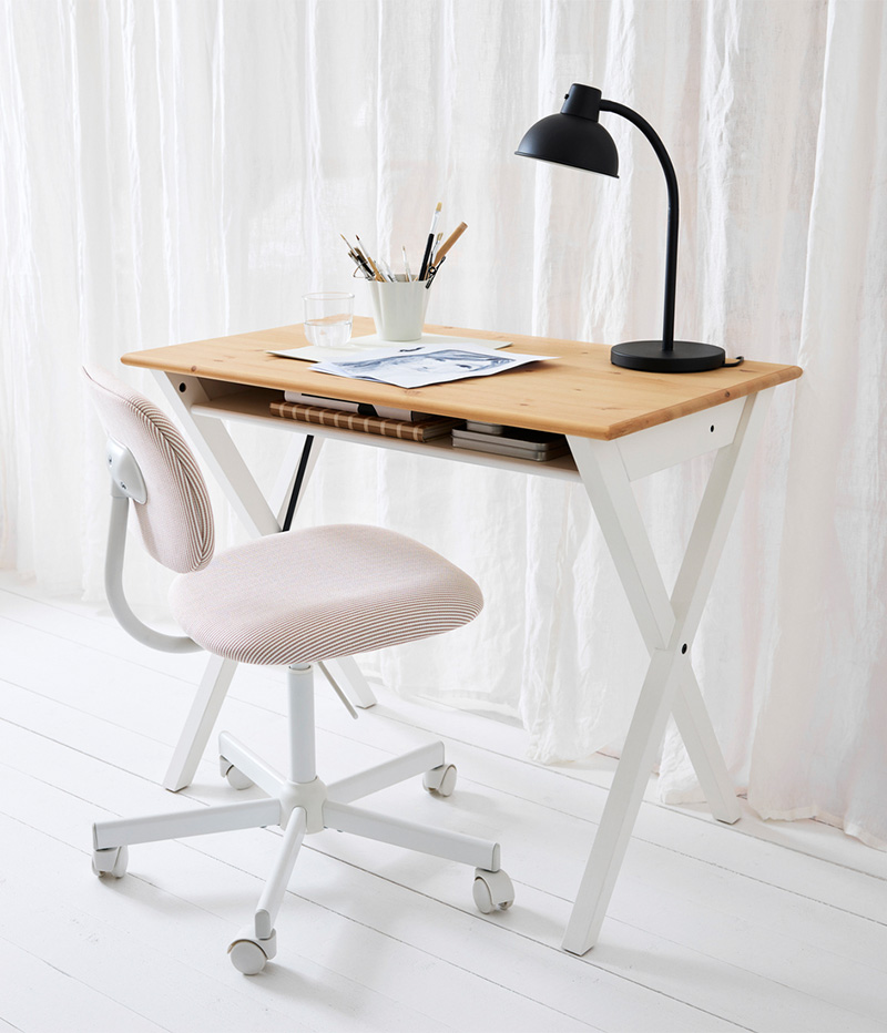 IKEA-bollpojke calisma masasi