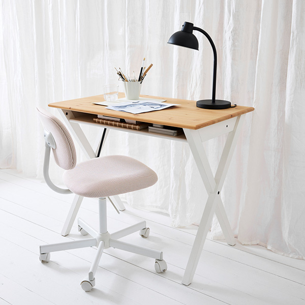 IKEA-bollpojke calisma masasi 1