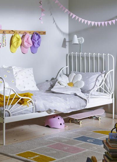 IKEA-minnen uzayabilen cocuk karyolasi