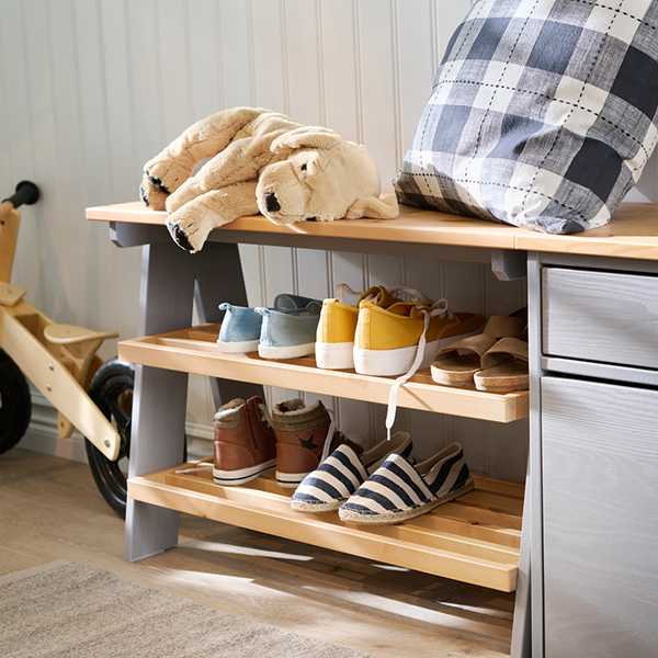 IKEA-kallso bank ve ayakkabilik