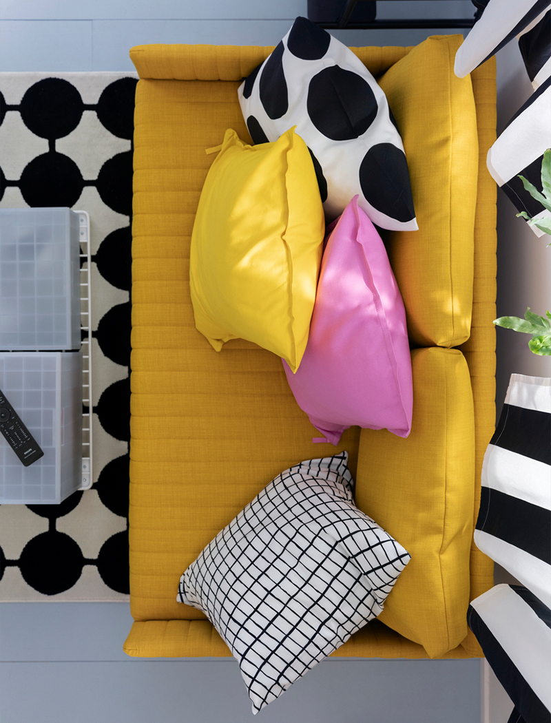 IKEA-gurli pembe ve sari kirlent kilifi