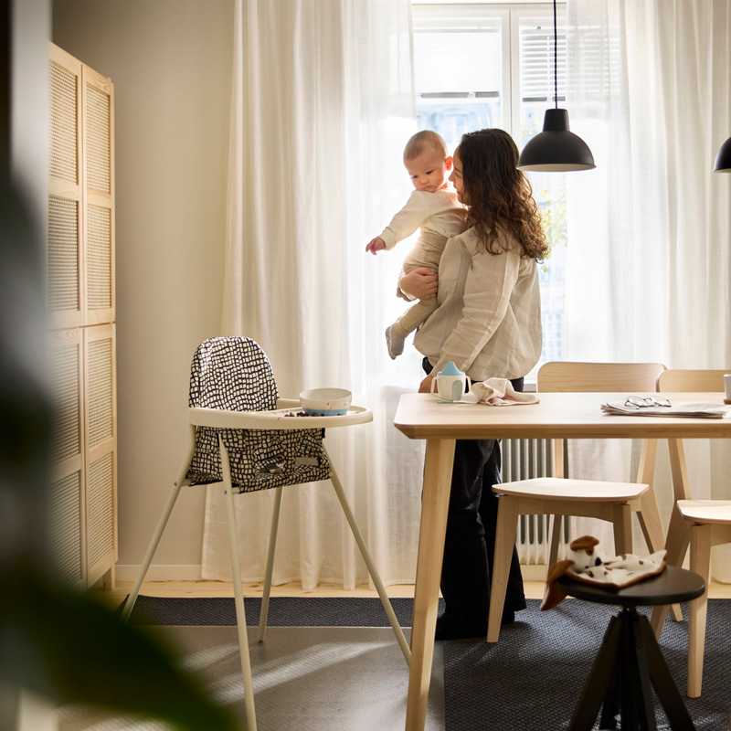IKEA-sandkatt tepsili mama sandalyesi