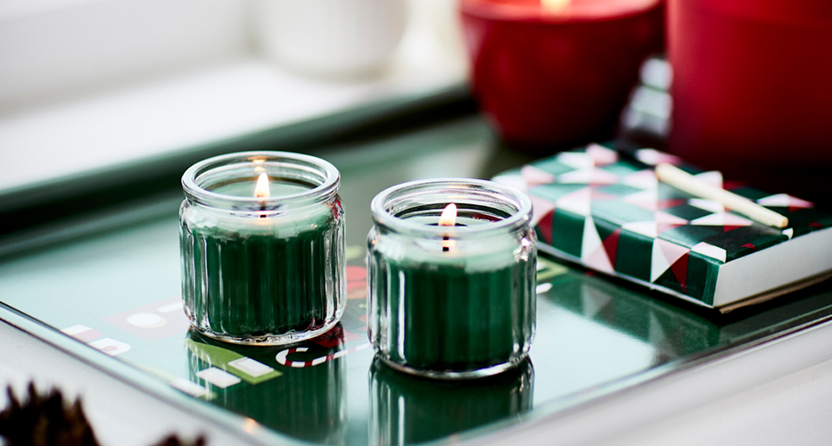 IKEA-vinterfint bardakta kokulu mum