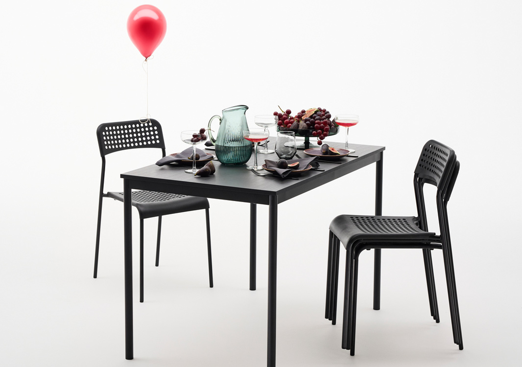 IKEA-sandsberg siyah mutfak masasi