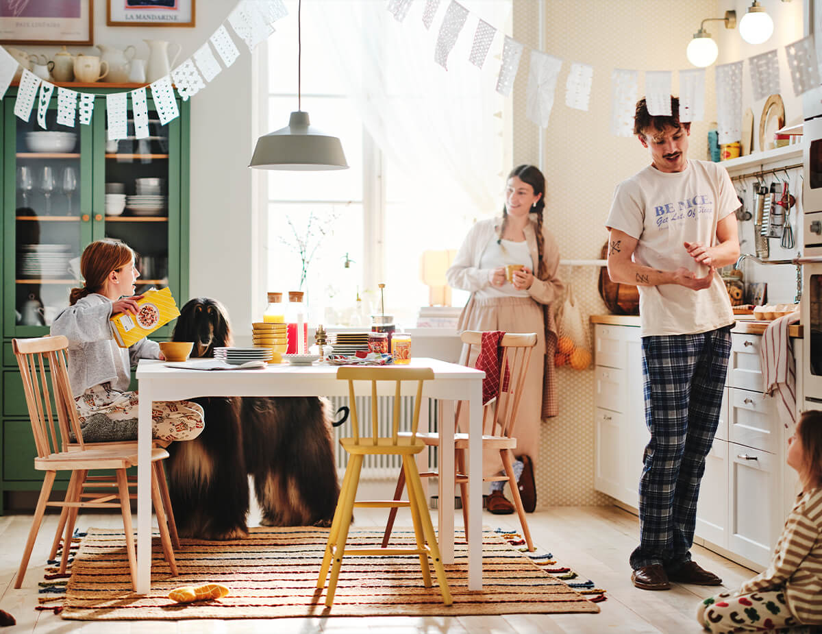 IKEA-hauga hogved beyaz hus kaplama 4 sandalyeli mutfak masasi takimi 01