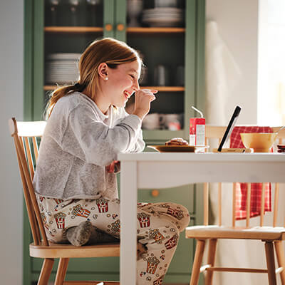 IKEA-hauga hogved beyaz hus kaplama 4 sandalyeli mutfak masasi takimi 03