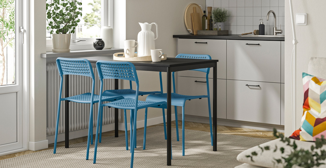 IKEA-sandsberg siyah mavi 4 sandalyeli mutfak masasi takimi